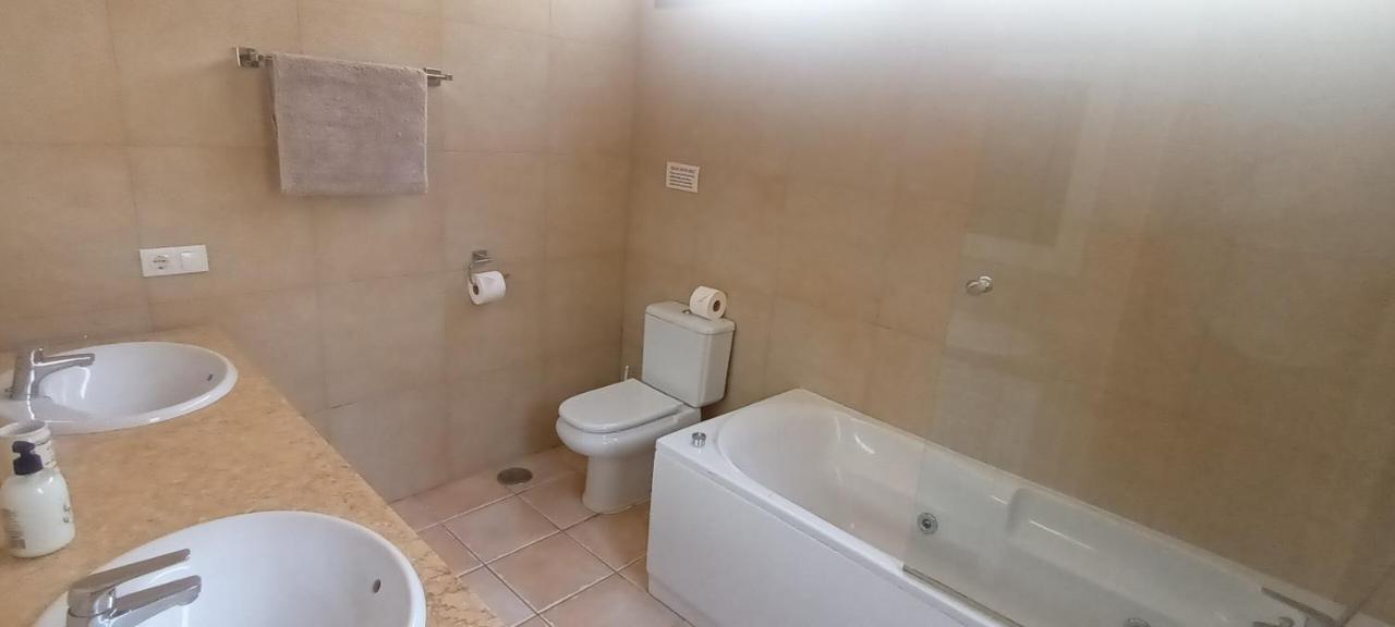 Beautiful, Spacious Villa, Heated Pool, Sleeps Eight, With Quality Furnishings Caleta De Fuste Εξωτερικό φωτογραφία